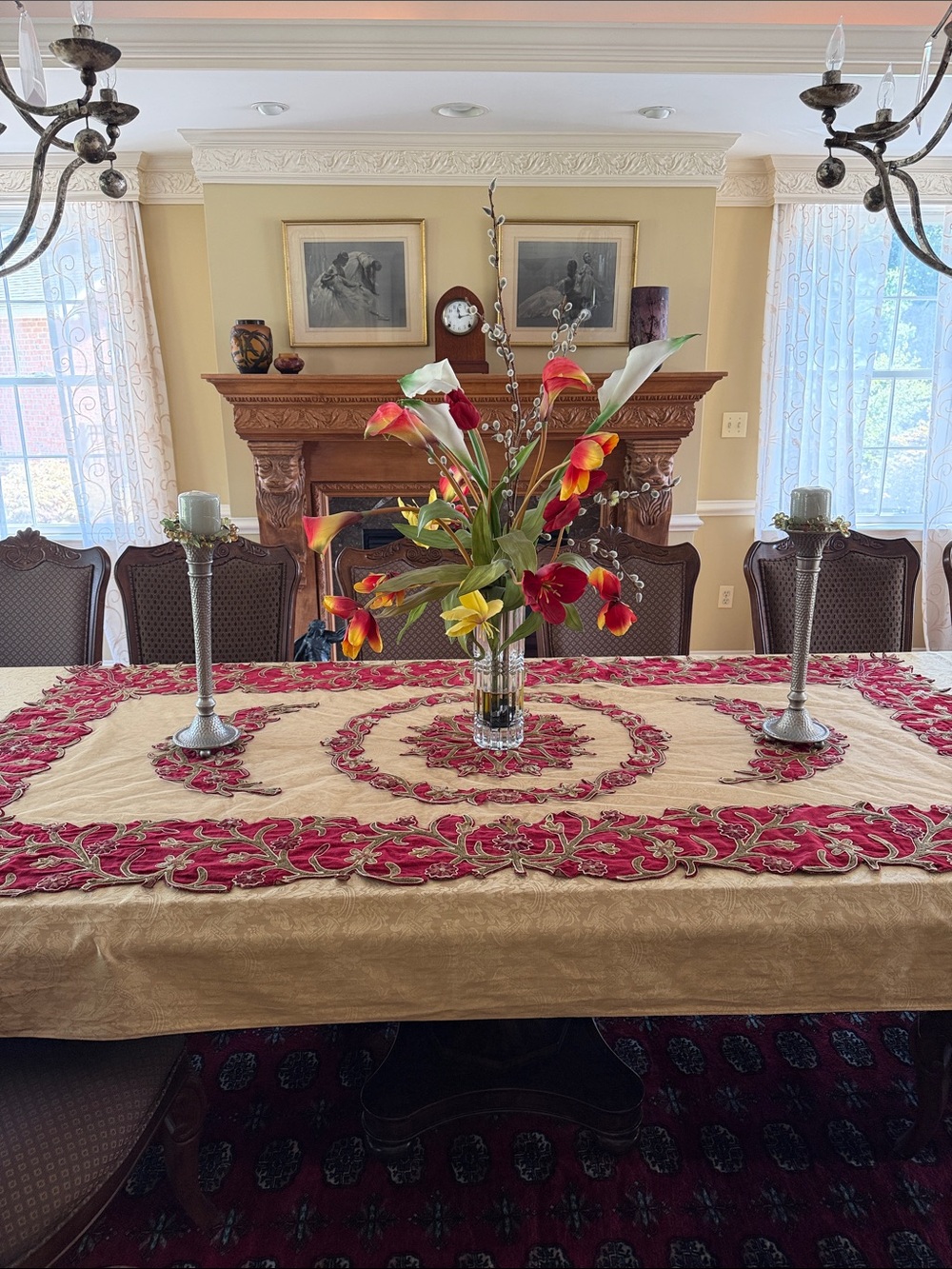 Elegant tablecloth accent